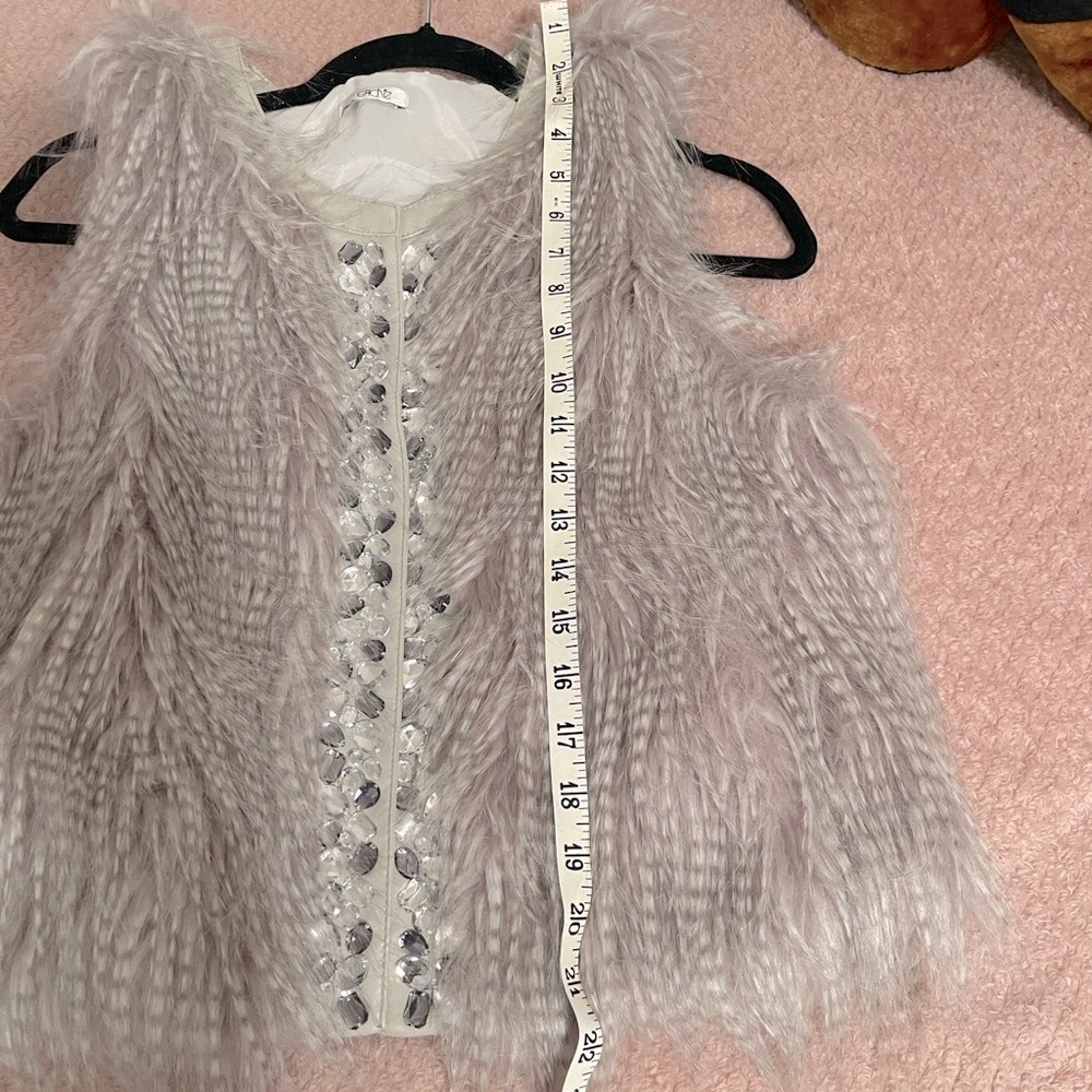 Chic Faux Fur Vest with Silver Grommet Accents Womans Size Small - Picture 8 of 9